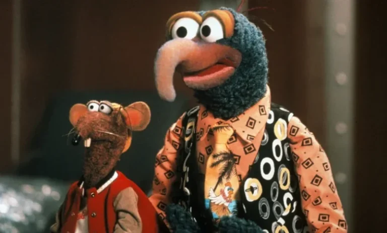 Muppet-with-Long-Hooked-Beak-780x470